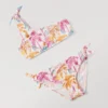 Asymetryczne bikini w tropikalnym stylu Asymetryczne bikini w tropikalnym stylu