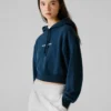 Bluza z kapturem o skróconym kroju Bluza z kapturem o skróconym kroju