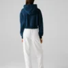 Bluza z kapturem o skróconym kroju Bluza z kapturem o skróconym kroju