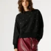 Bluza z okrągłym dekoltem i ćwiekami Bluza z okrągłym dekoltem i ćwiekami