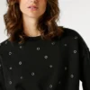 Bluza z okrągłym dekoltem i ćwiekami Bluza z okrągłym dekoltem i ćwiekami