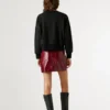 Bluza z okrągłym dekoltem i ćwiekami Bluza z okrągłym dekoltem i ćwiekami