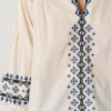 Bluzka z haftowanymi detalami Bluzka z haftowanymi detalami