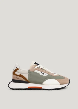 Buty sportowe z elementami łączącymi
