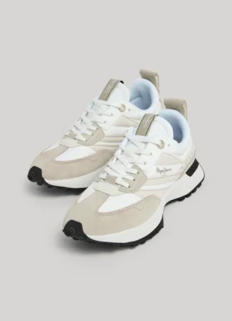 Buty sportowe z elementami łączącymi