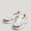 Buty sportowe z elementami łączącymi Buty sportowe z elementami łączącymi