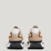 Buty sportowe z elementami łączącymi Buty sportowe z elementami łączącymi