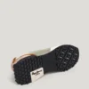 Buty sportowe z elementami łączącymi Buty sportowe z elementami łączącymi