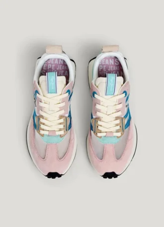 Buty sportowe z półprzezroczystymi detalami