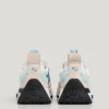 Buty sportowe z półprzezroczystymi detalami