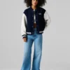 Kurtka bomberka w stylu varsity