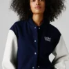 Kurtka bomberka w stylu varsity