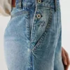 Ogromne ogrodniczki jeansowe o regularnym kroju Ogromne ogrodniczki jeansowe o regularnym kroju