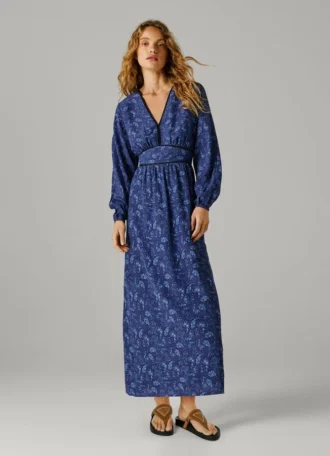 Sukienka maxi w paisley