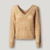 Sweter z dekoltem w serek i ażurowym wzorem Sweter z dekoltem w serek i ażurowym wzorem