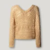 Sweter z dekoltem w serek i ażurowym wzorem Sweter z dekoltem w serek i ażurowym wzorem