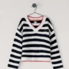 Sweter z dzianiny z dekoltem w serek