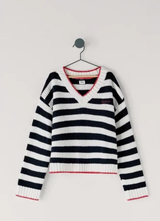 Sweter z dzianiny z dekoltem w serek