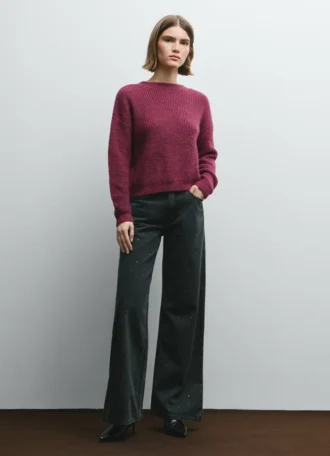 Sweter z dzianiny z dekoltem w serek