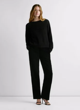 Sweter z dzianiny z dekoltem w serek