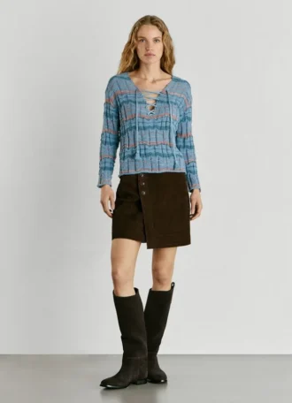 Sweter z dzianiny z dekoltem w serek