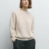 Sweter z dzianiny z dekoltem w serek Sweter z dzianiny z dekoltem w serek