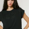 T-shirt z ażurowymi kwiatowymi detalami T-shirt z ażurowymi kwiatowymi detalami