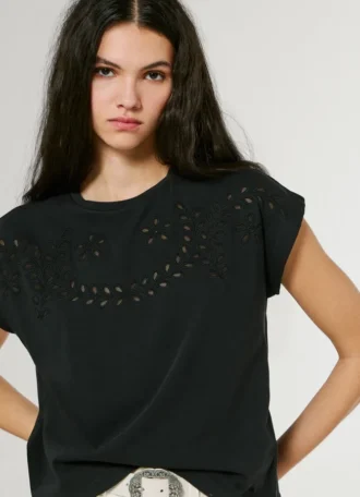 T-shirt z ażurowymi kwiatowymi detalami