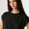 T-shirt z ażurowymi kwiatowymi detalami T-shirt z ażurowymi kwiatowymi detalami