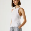Top z szyjką typu halter wykonany na szydełku Top z szyjką typu halter wykonany na szydełku