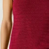 Top z szyjką typu halter wykonany na szydełku Top z szyjką typu halter wykonany na szydełku