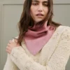 Trójkątna bandana z zamszu Trójkątna bandana z zamszu